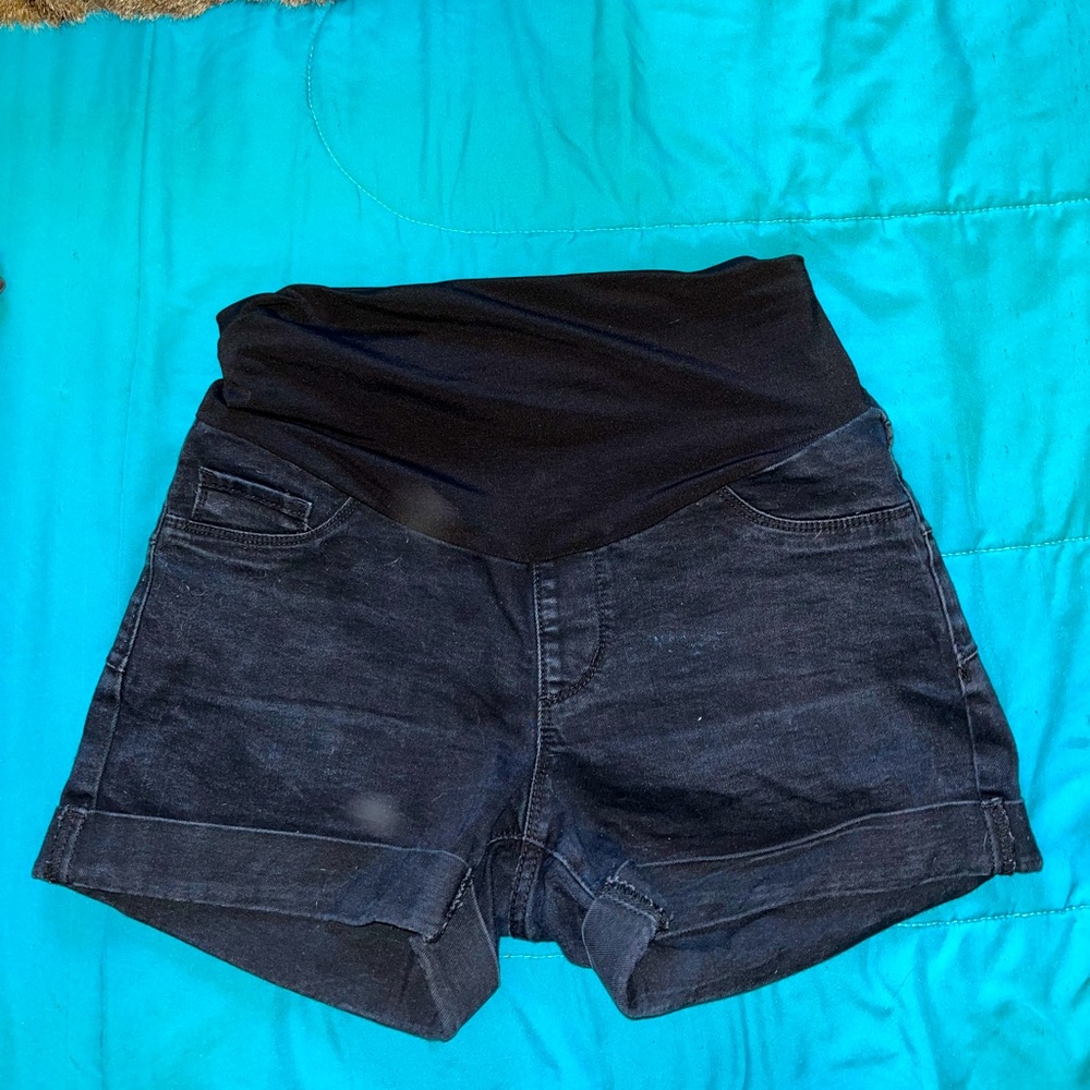 MATERNITY Jean shorts !!